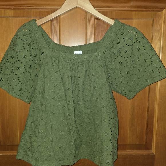 Evereve Hadley Green Eyelet Women Top Size Medium NWOT - Picture 2 of 9